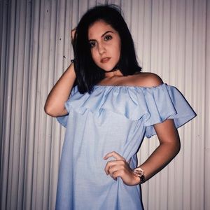 Blue dress with shoulder ruffles 🦋